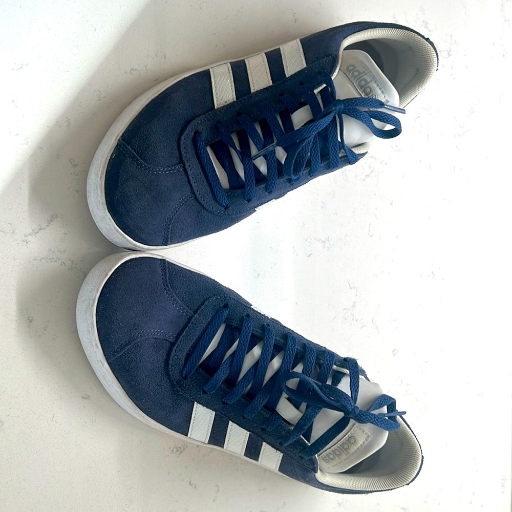 Woman’s adidas size 9